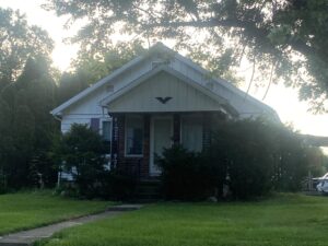1800 N Rosewood Ave – 2/3 Bedrooms